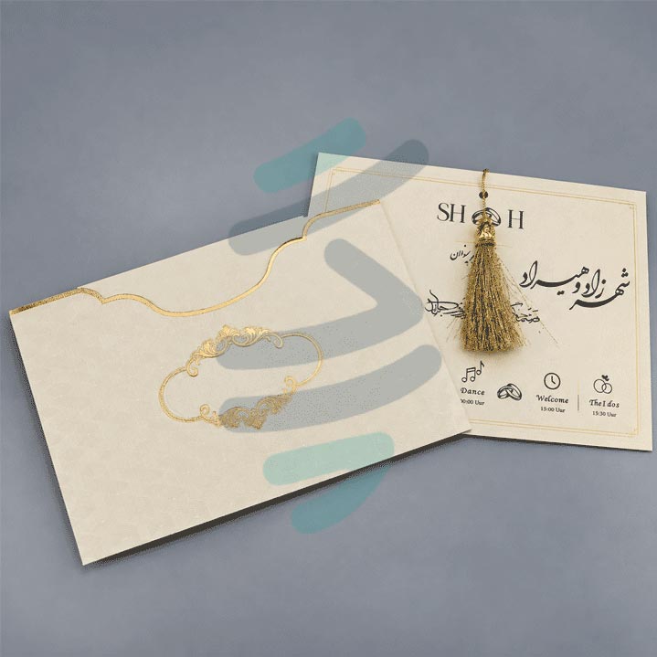 کارت عروسی کرم طلایی S561 با کارت دعوت داخلی و منگوله طلایی