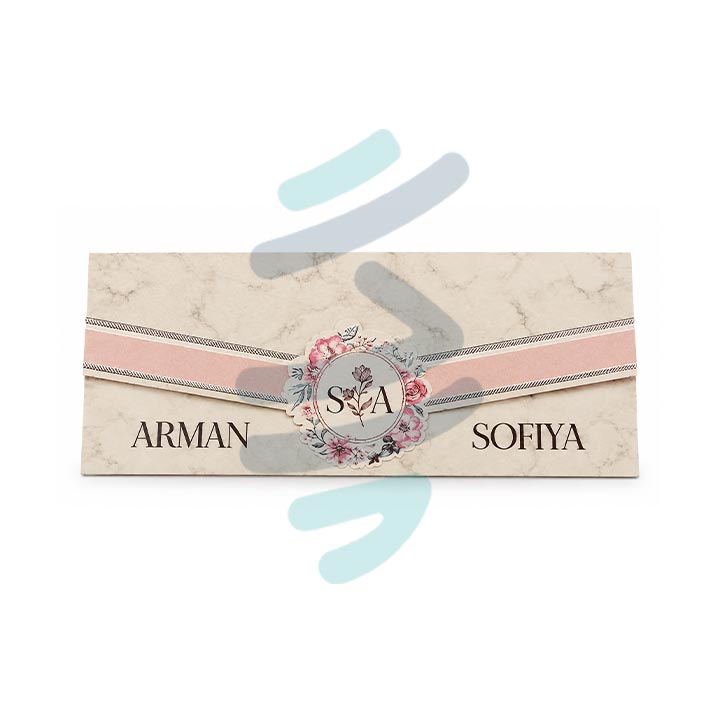 کارت عروسی مدل S710 طرح سنگ مرمر کرم با نوار صورتی و قاب گل‌دار مرکزی