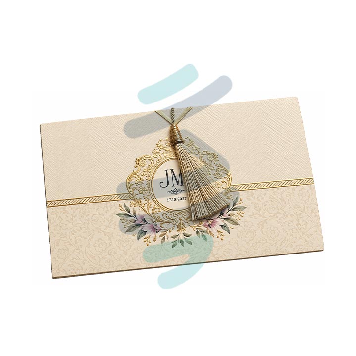 کارت عروسی مدل S740 با پاکت کرم گل‌دار، قاب اسلیمی طلایی و منگوله شامپاینی