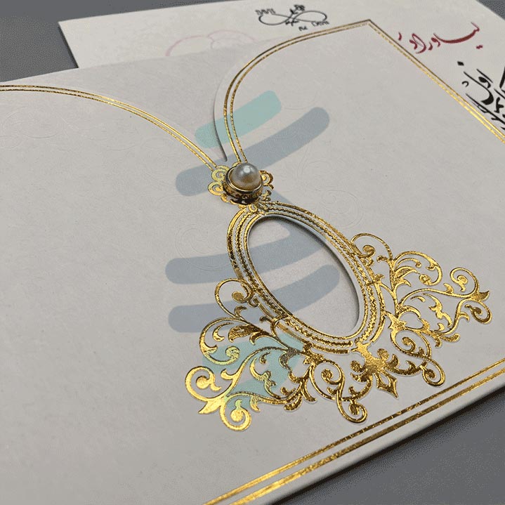 نمای پاکت کرم با قاب طلایی و کارت داخلی خوشنویسی فارسی کارت عروسی S765
